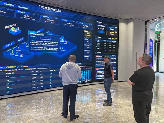 电视萤幕里有许多人 AI 生成的内容可能不正确。